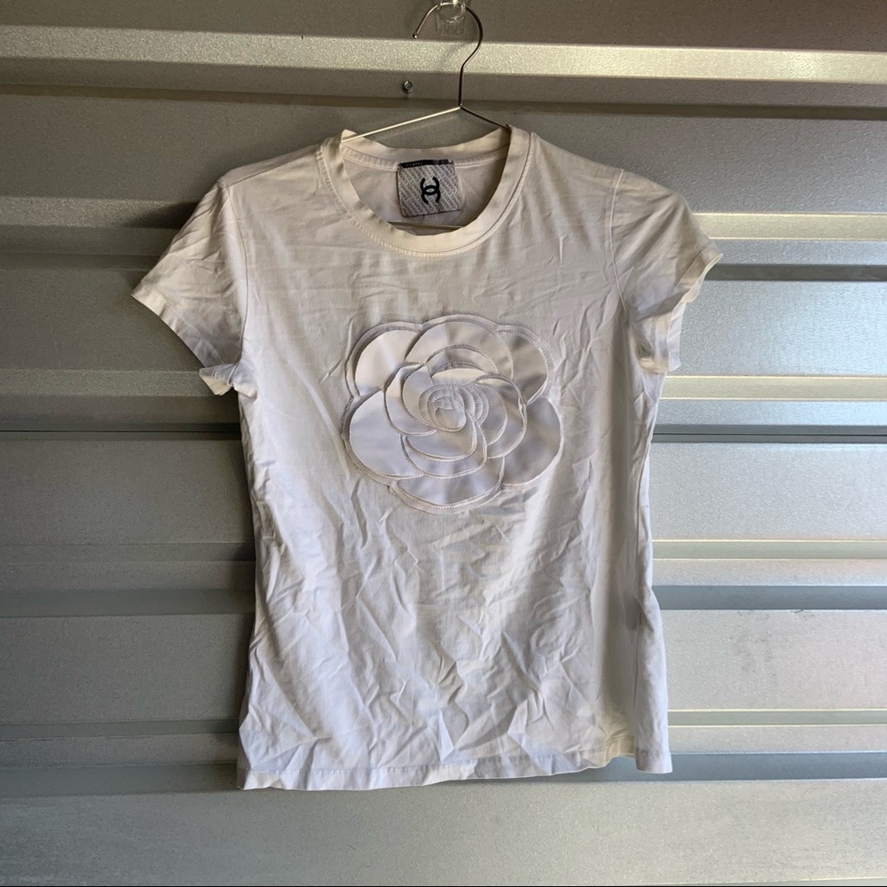 Chanel flower tee
